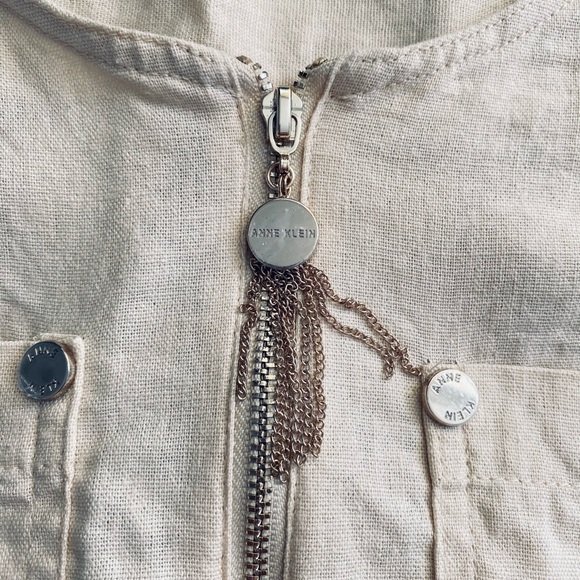 Anne Klein 55% linen short sleeve blouse quarter zip detail beige/ neutral - Picture 2 of 10